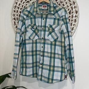 Wrangler men’s plaid shirt size large EUC